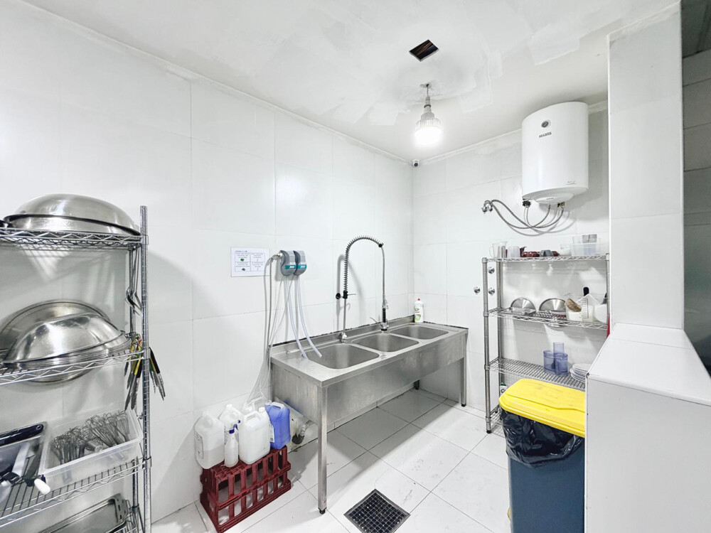 Central Kitchen for Sale - 13