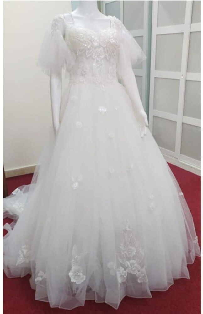 Beautiful wedding dress for rent - 2