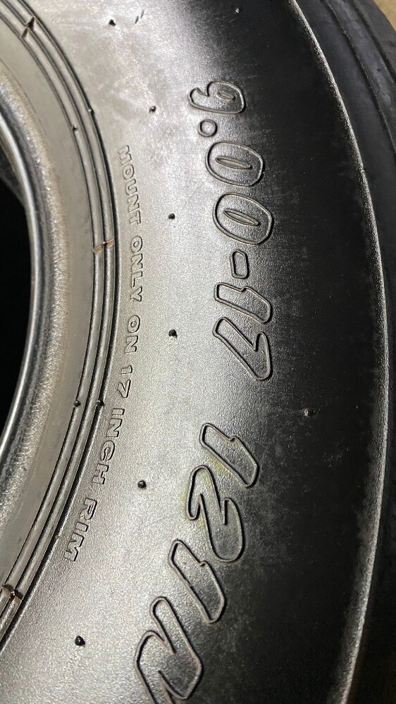900/17" Maxxis Ballon tire - 5