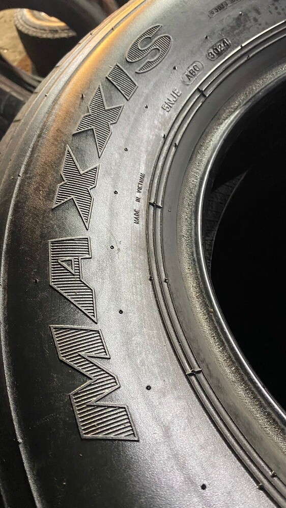 900/17" Maxxis Ballon tire - 4