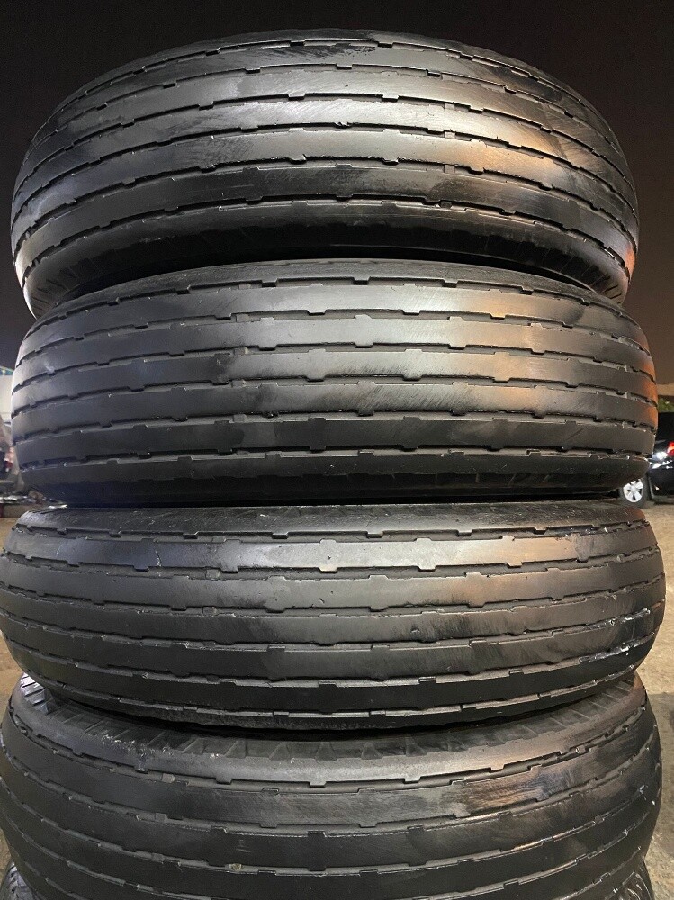 900/17" Maxxis Ballon tire - 1