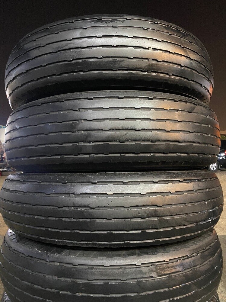 900/17" Maxxis Ballon tire - 2