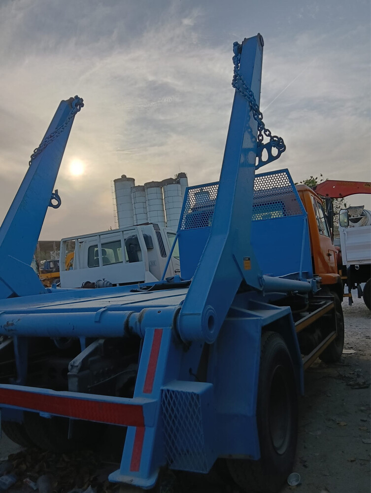 skipped Nissan UD - 4