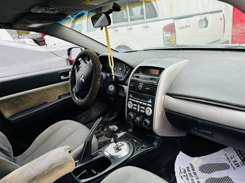 Mitsubishi Galant - 1