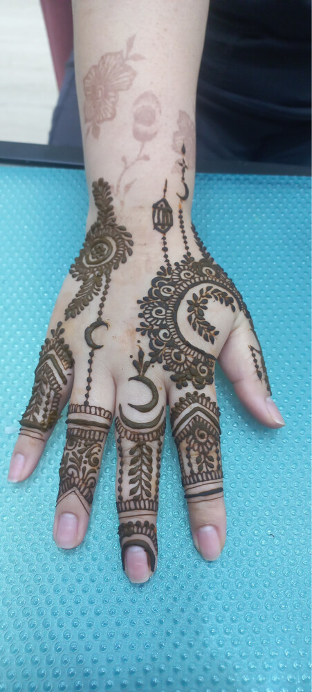 HENNA ARTIST  - 6