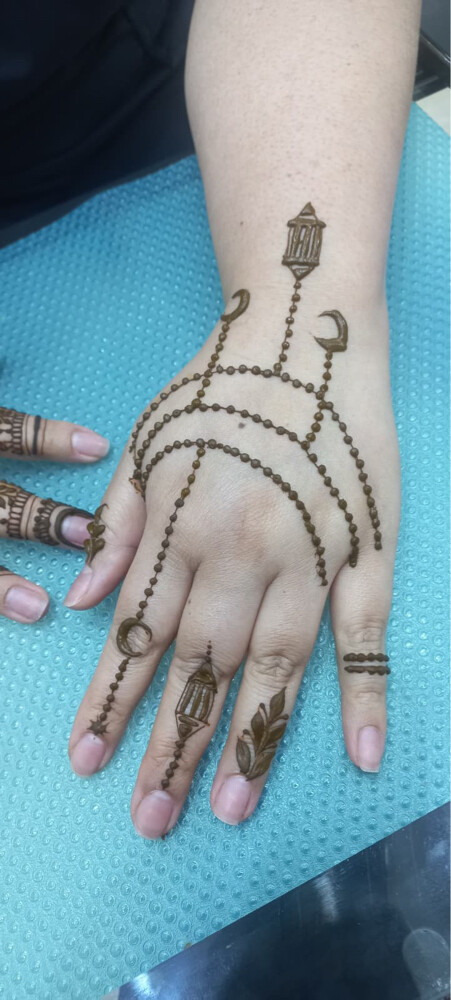 HENNA ARTIST  - 2