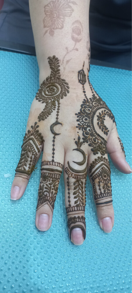 HENNA ARTIST  - 3