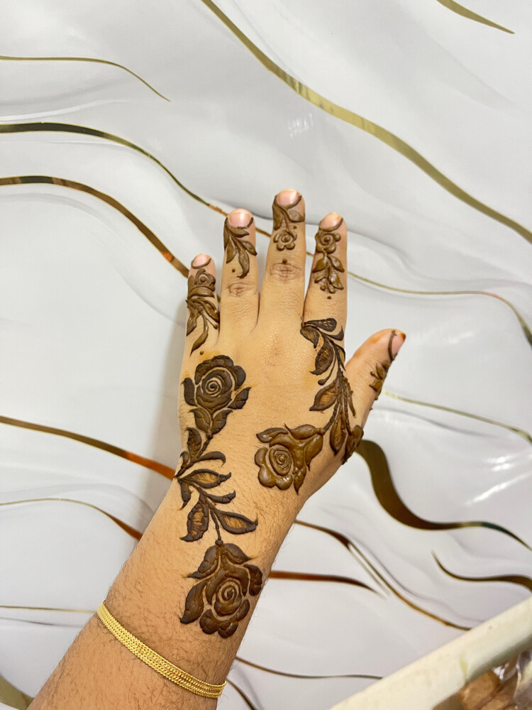 HENNA ARTIST  - 1
