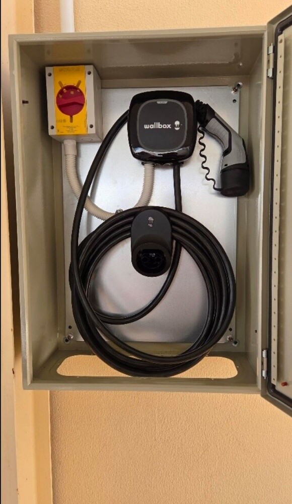 BYD, TESLA, ROX ALL CHARGER INSTITU - 7
