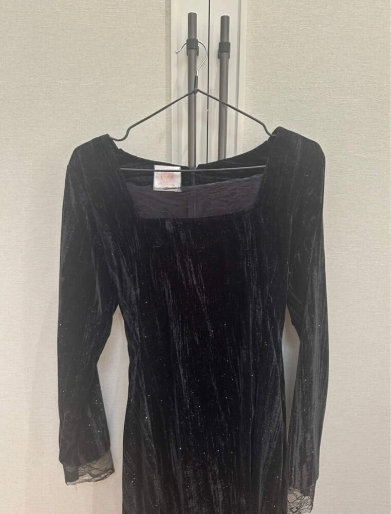 black dress - small - 3