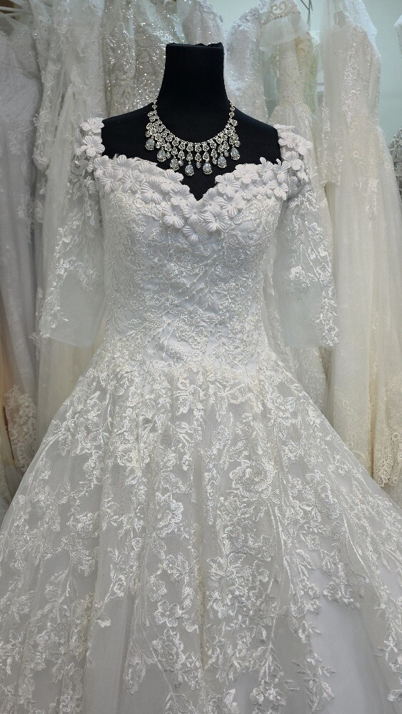 Brand new wedding gown for sale or - 2