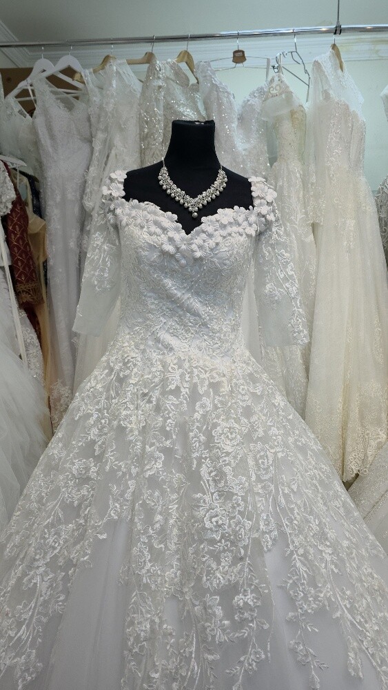 Brand new wedding gown for sale or - 3