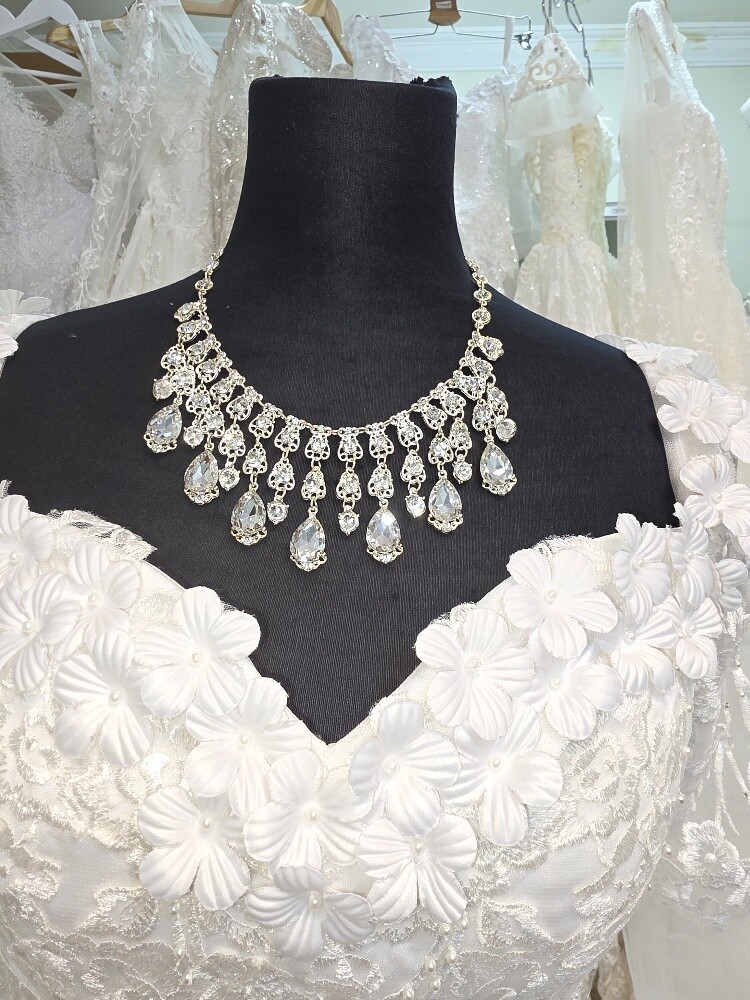 Necklace and earring set for sale - 2