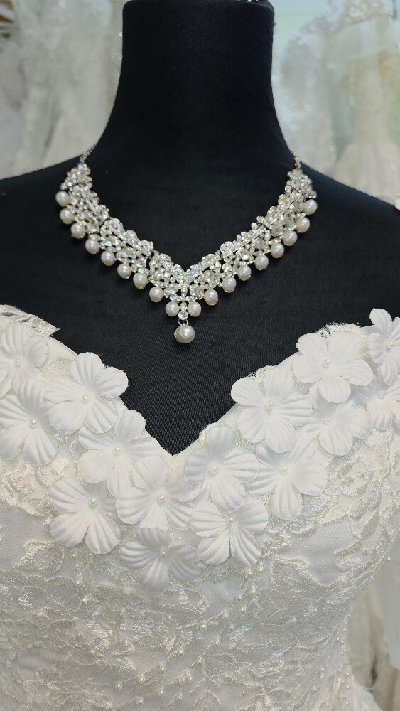 Necklace and earring set for sale - 5