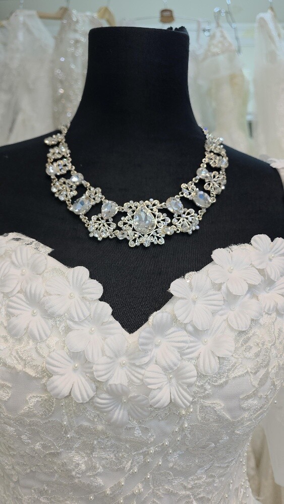 Necklace and earring set for sale - 1