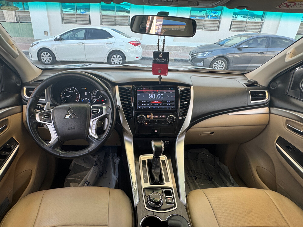 Mitsubishi Montero sports 2017 - 8