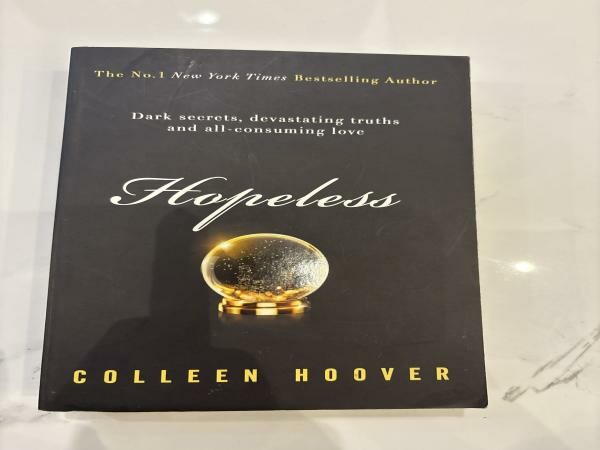 Hopeless by Colleen Hoover - 1