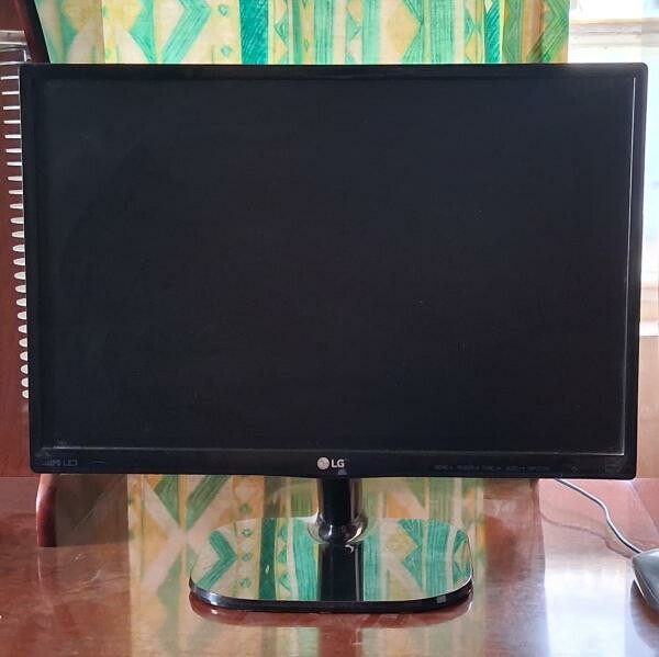 LG LED Monitor 19.4 Inch - 2
