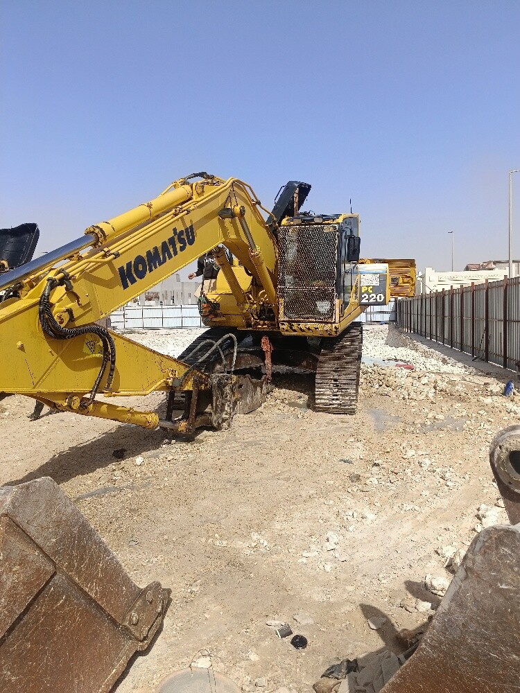 Excavator Kumatsu 220 model 2015 - 2