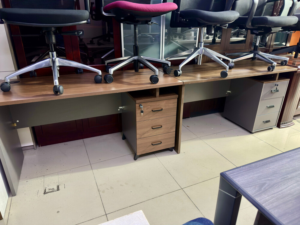 Used Office Furniture — 33087737 - 5