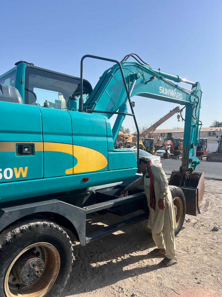 15 ton excavator  - 1