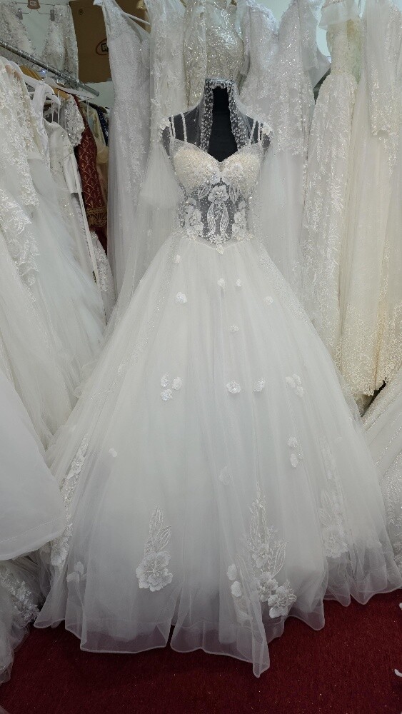 Brand new wedding gown for sale or - 6