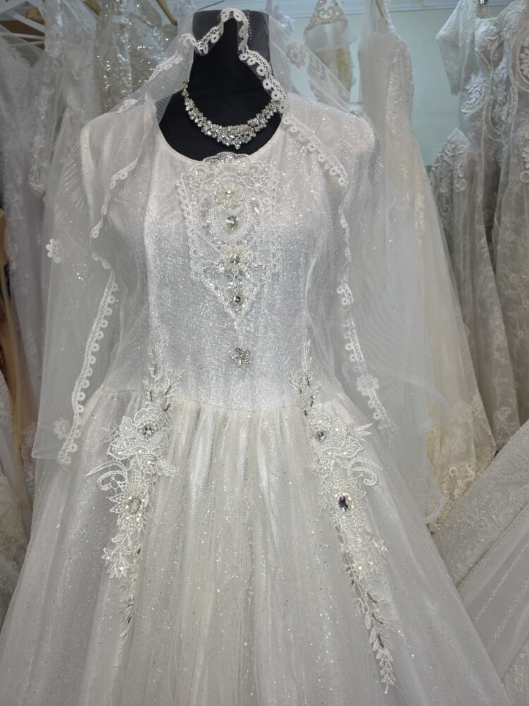 Brand new wedding gown for sale or - 4