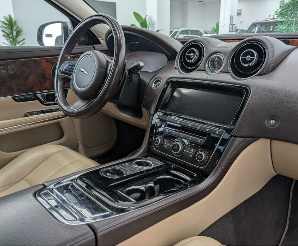 2019 Jaguar XJL -Good condition - 7