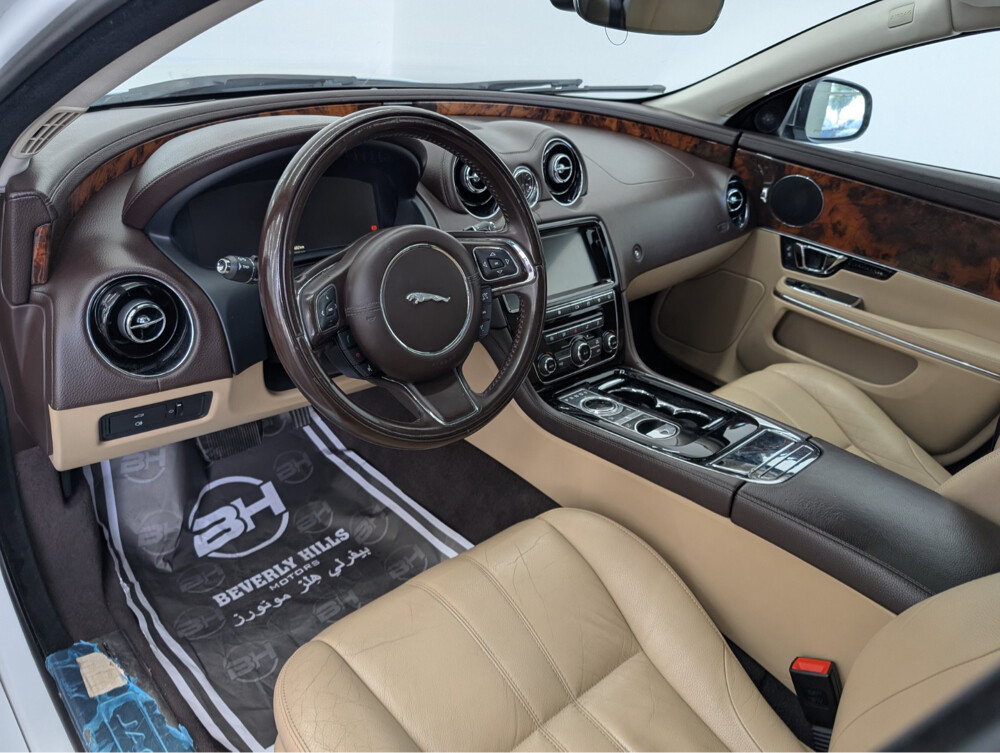 2019 Jaguar XJL -Good condition - 10