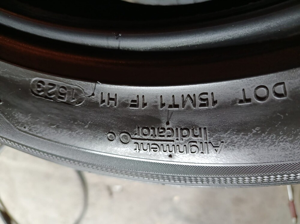 215/55/17 Hankook Tyre - 4