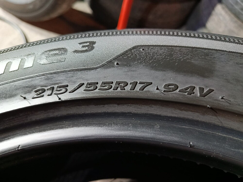 215/55/17 Hankook Tyre - 2