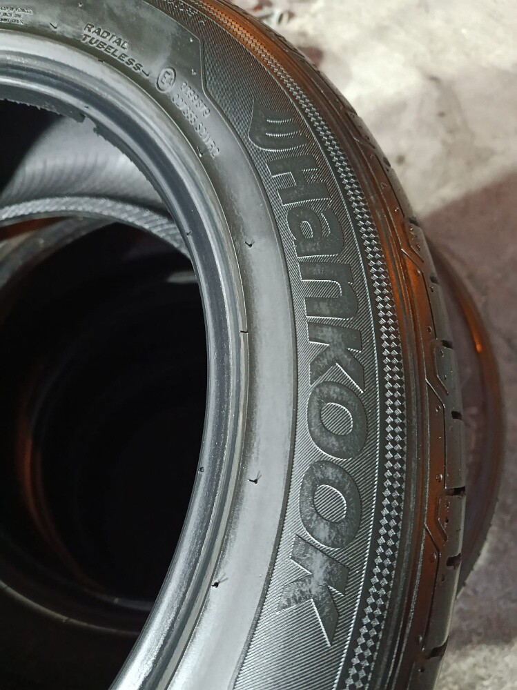 215/55/17 Hankook Tyre - 3