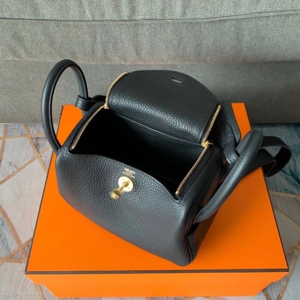 كل شي جديد من لشنط مع التاج - 18