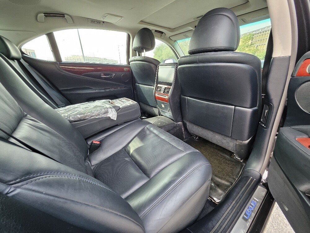 2011 Lexus LS 600hL - 9