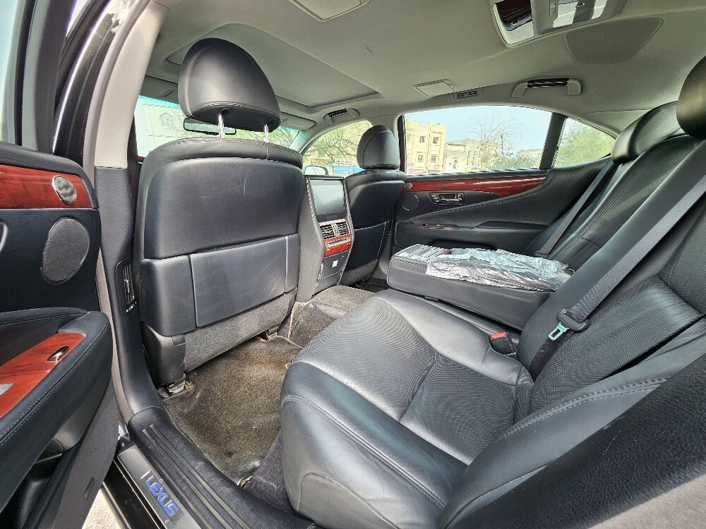 2011 Lexus LS 600hL - 13