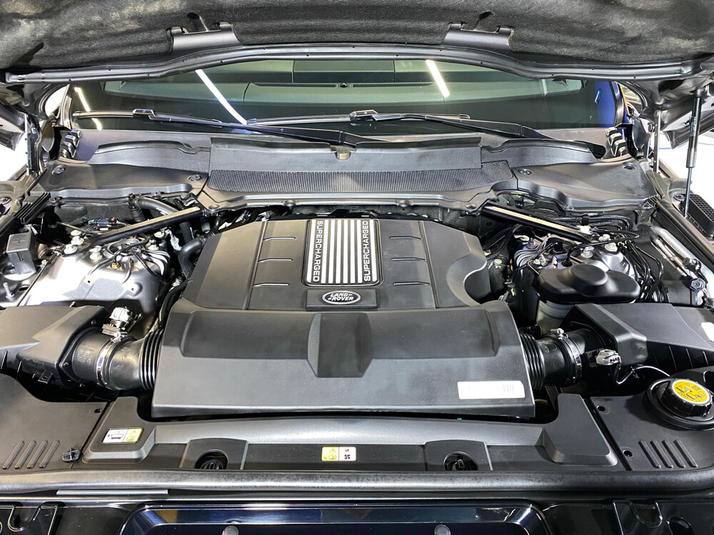Range Rover v8 under warranty  - 12