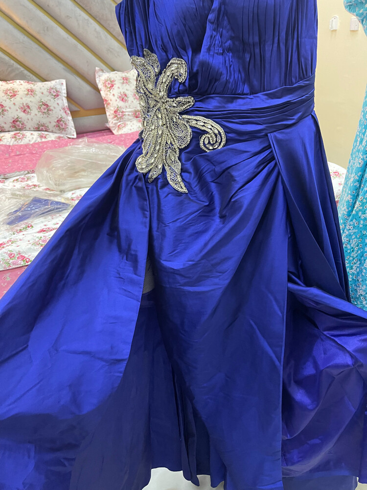 فستان عند مصمم فصلته ب 2500 - 3