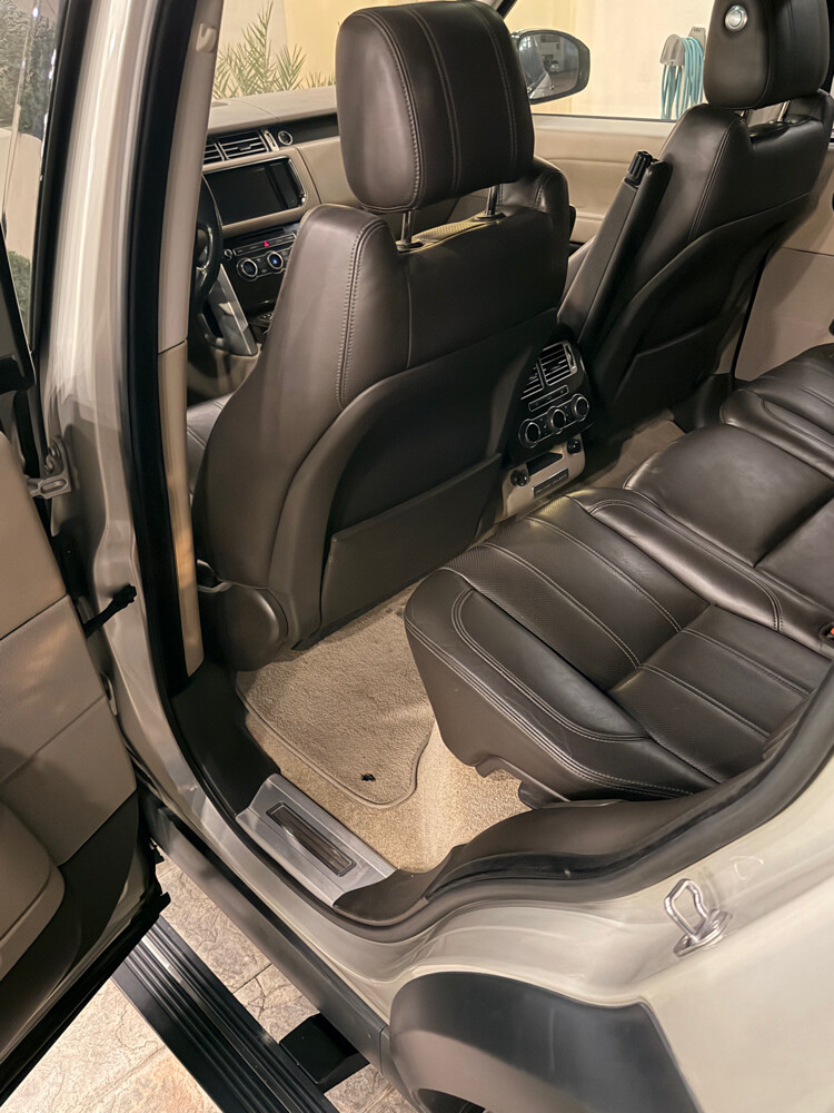 Gold/Brown Range Rover Vogue - 4