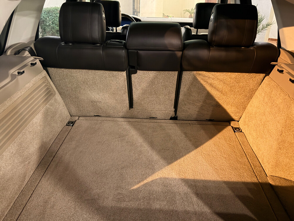 Gold/Brown Range Rover Vogue - 2