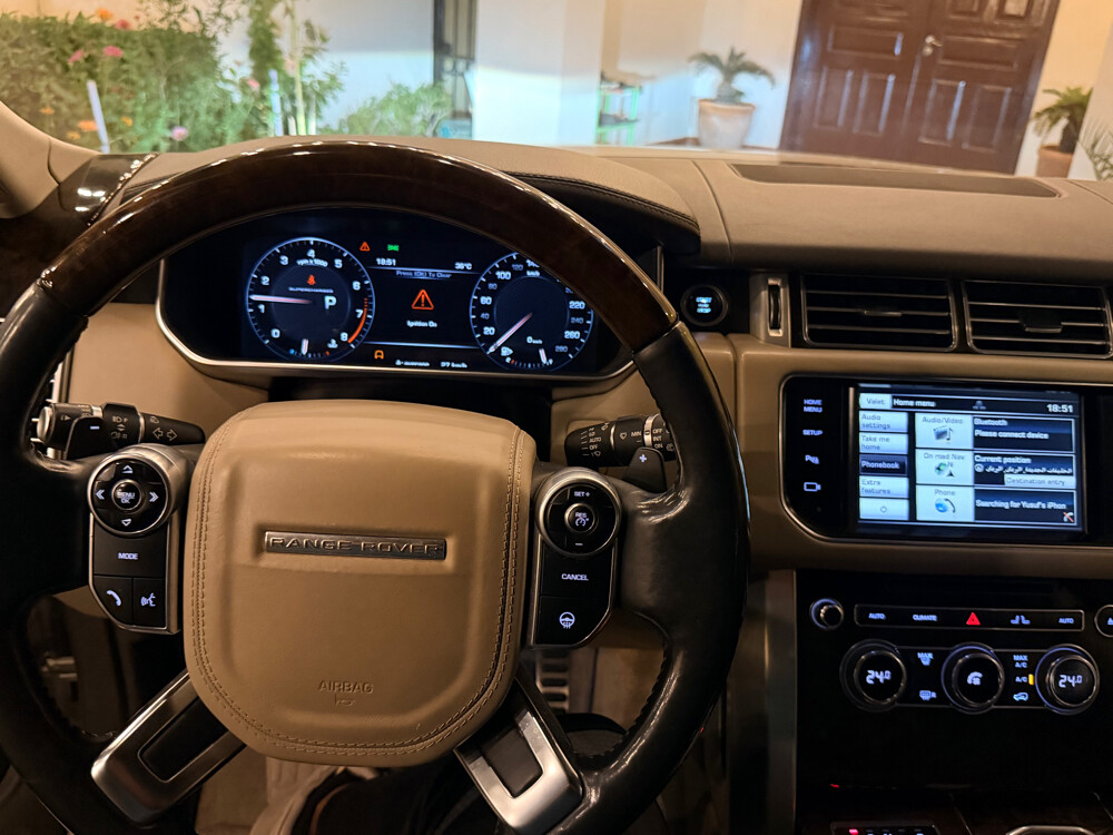 Gold/Brown Range Rover Vogue - 3