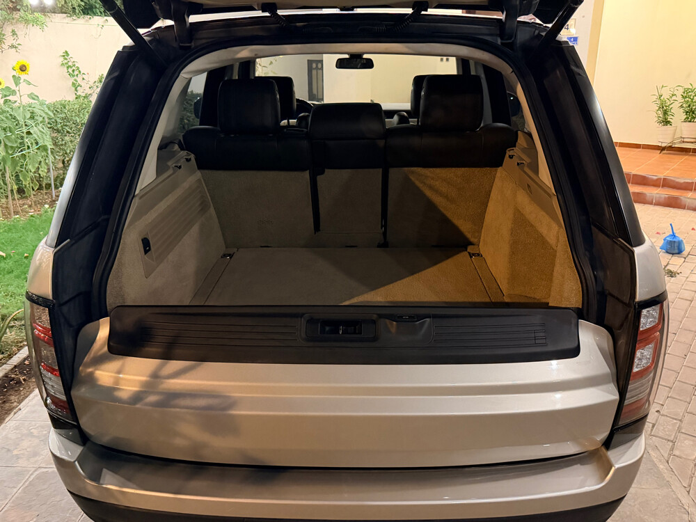 Gold/Brown Range Rover Vogue - 7