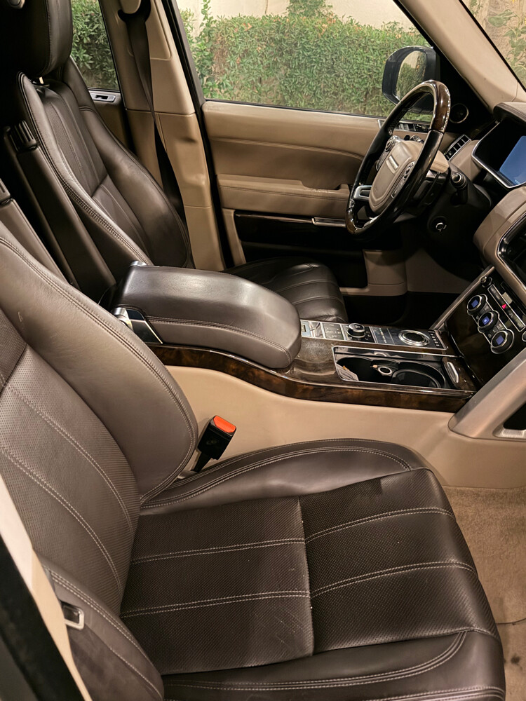 Gold/Brown Range Rover Vogue - 10