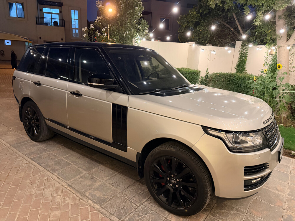 Gold/Brown Range Rover Vogue - 1