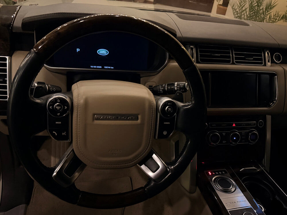 Gold/Brown Range Rover Vogue - 6