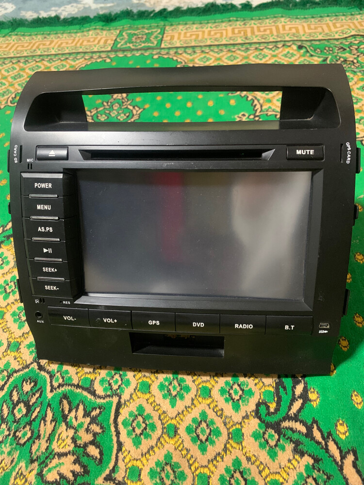 land cruiser screen original - 1