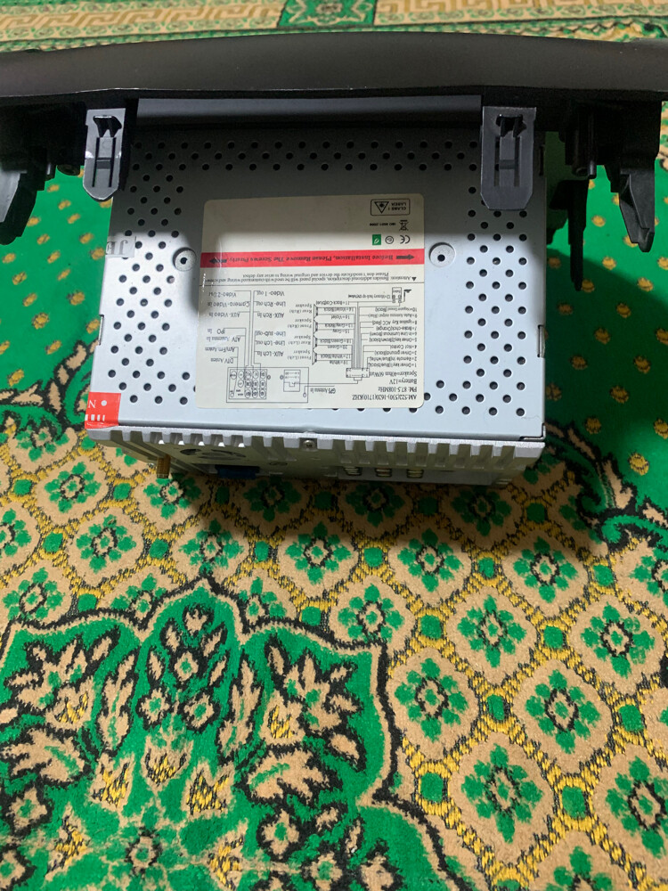land cruiser screen original - 4