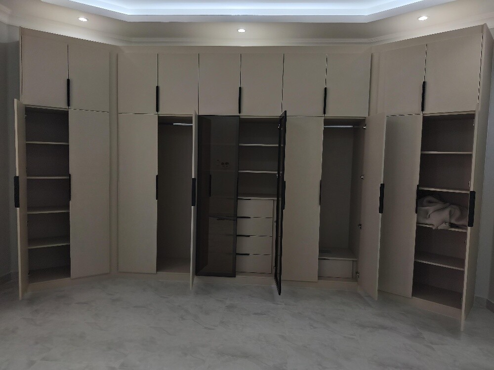 Wardrobe and clothing units. - 6