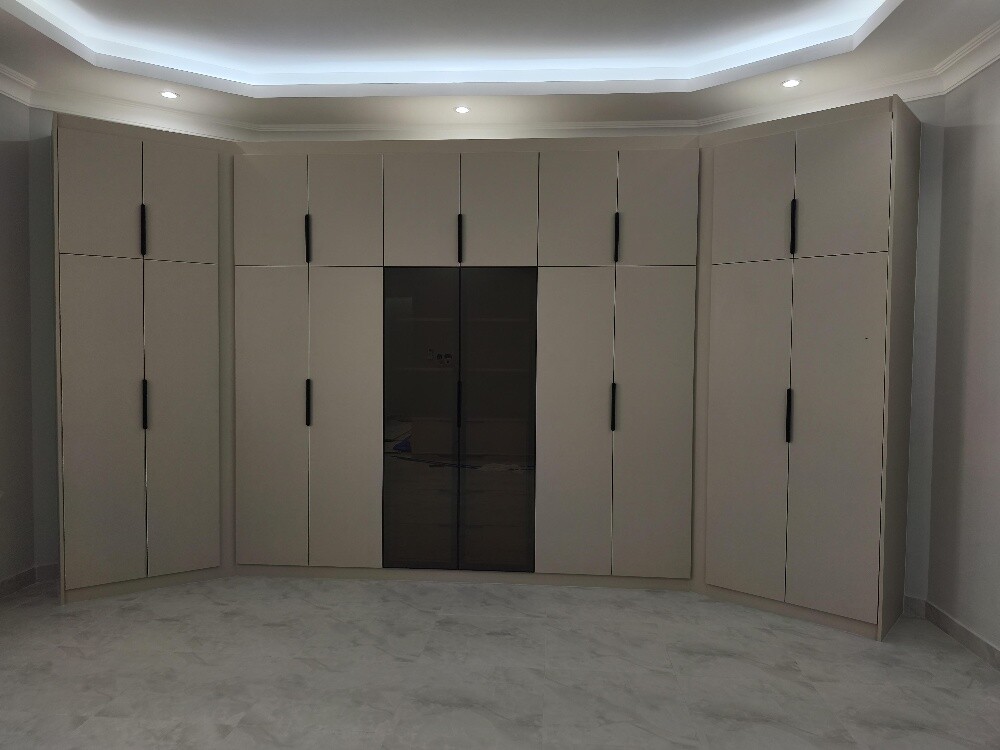 Wardrobe and clothing units. - 2