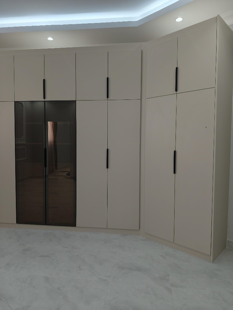 Wardrobe and clothing units. - 1