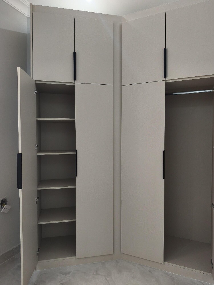 Wardrobe and clothing units. - 4
